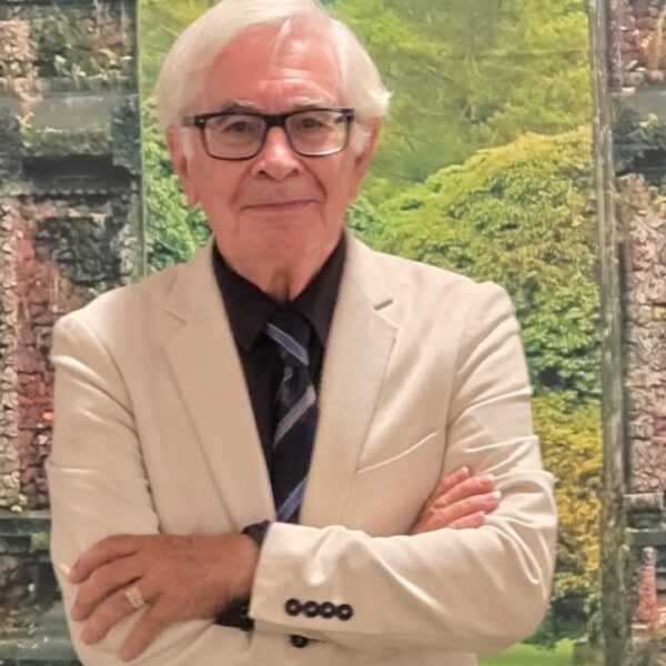 Dr. Carlos Sousa